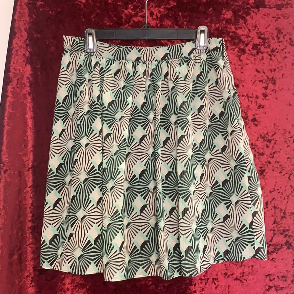 Worthington pattern zip up skirt size M